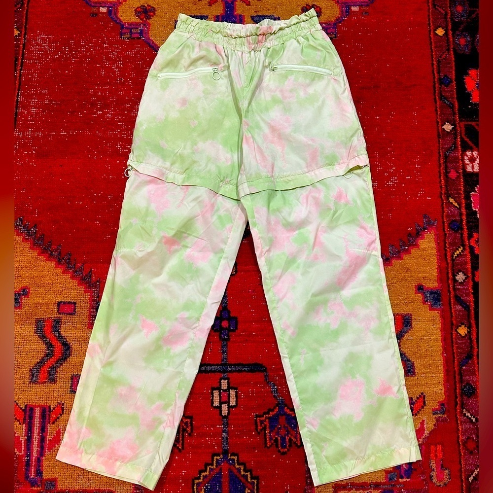 FABLETICS Unique zip away wind pants/shorts sz M - NWOT